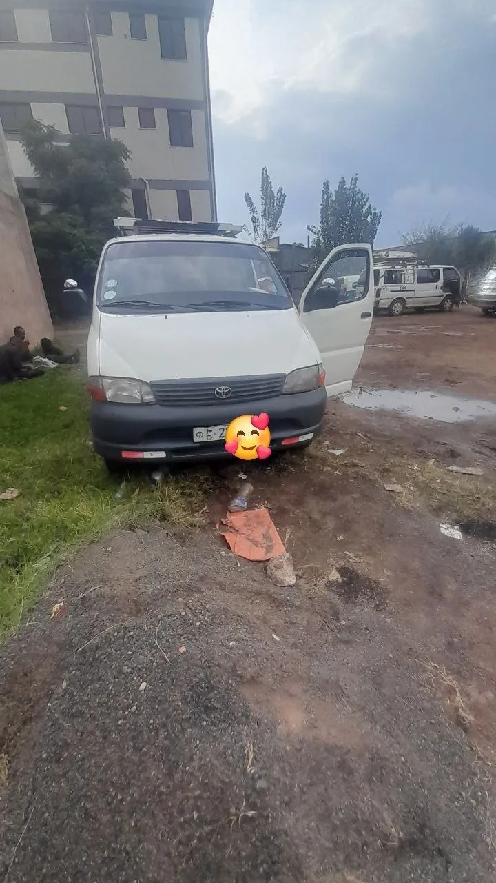 Toyota Hiace Van 2003 – photo 4