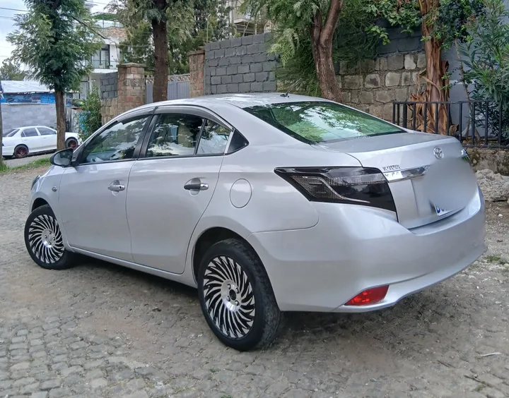 Toyota Yaris Sedan 2014 Automatic – photo 4