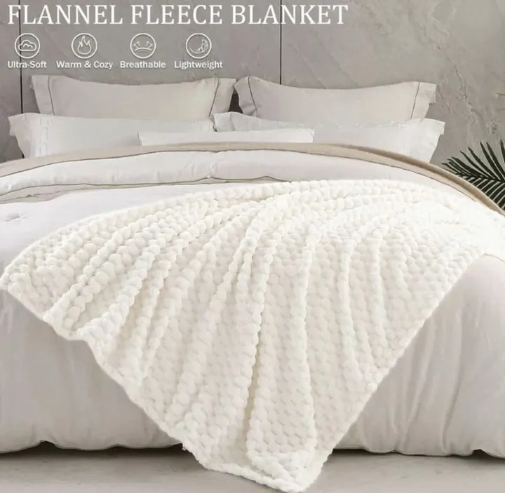 White Flannel Fleece Gabi Blanket – photo 3