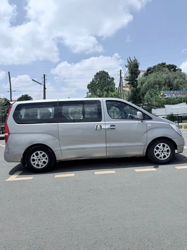 Hyundai Grand Starex 2011 Automatic – photo 4