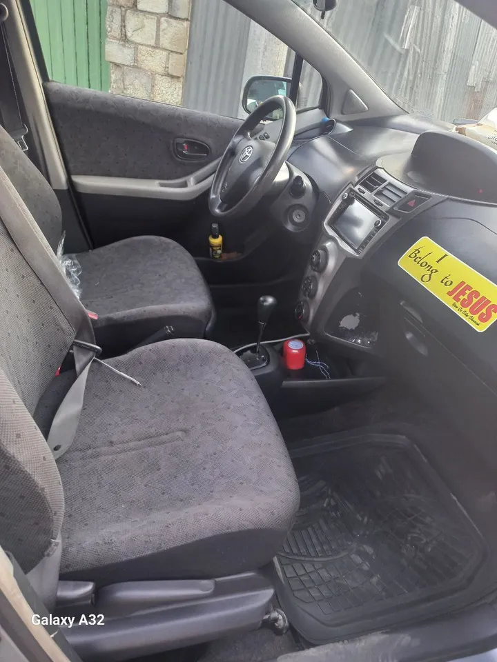 Toyota Yaris Compact 2010 – photo 3