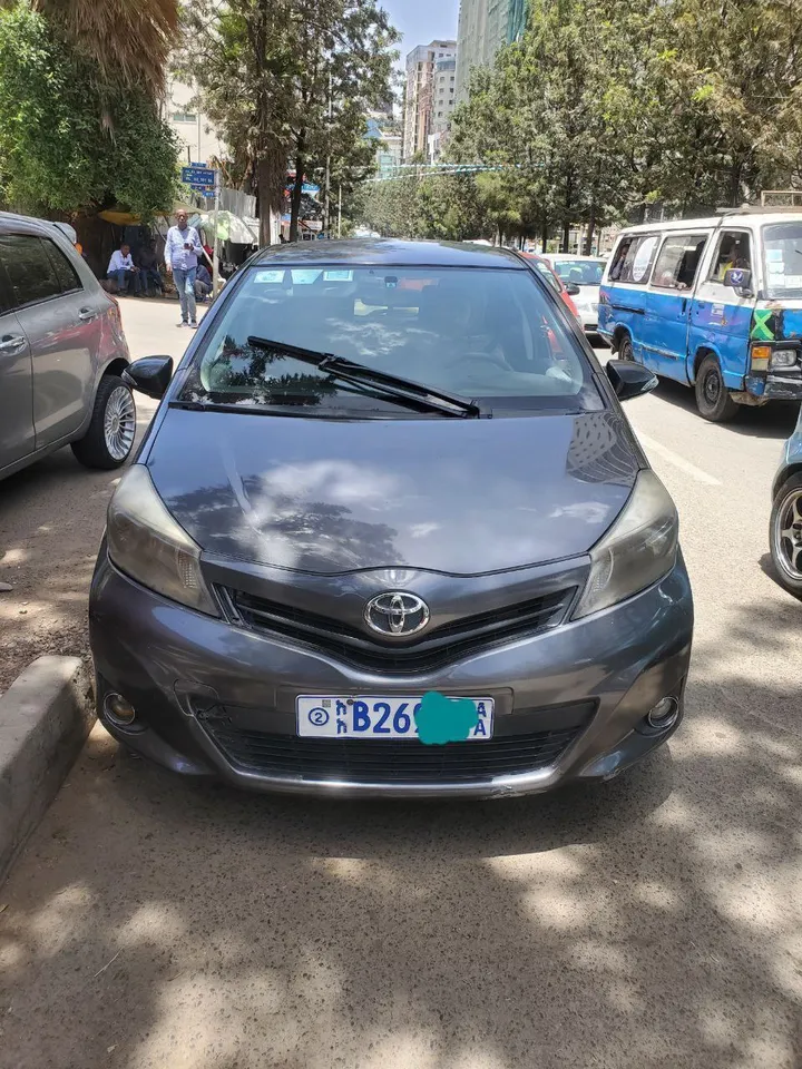 Toyota Yaris 2012 – photo 3