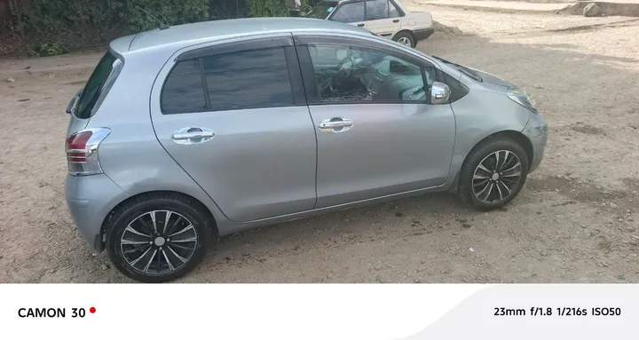 Toyota Yaris Compact 2010 – photo 5