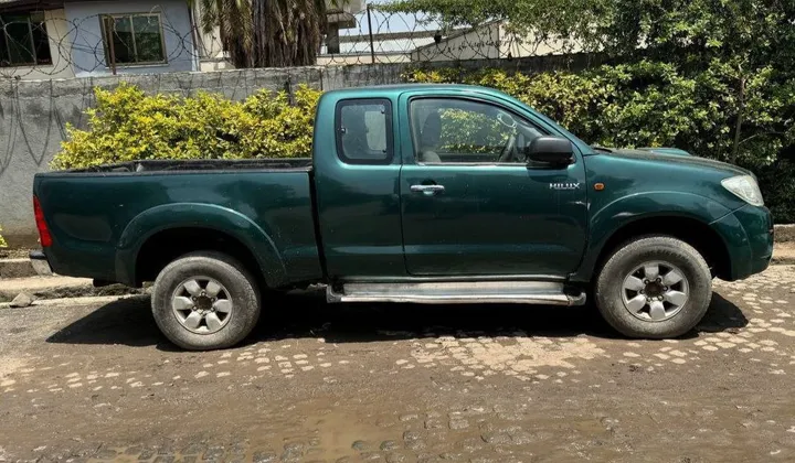 Toyota Hilux King Cab 2010 Manual – photo 3