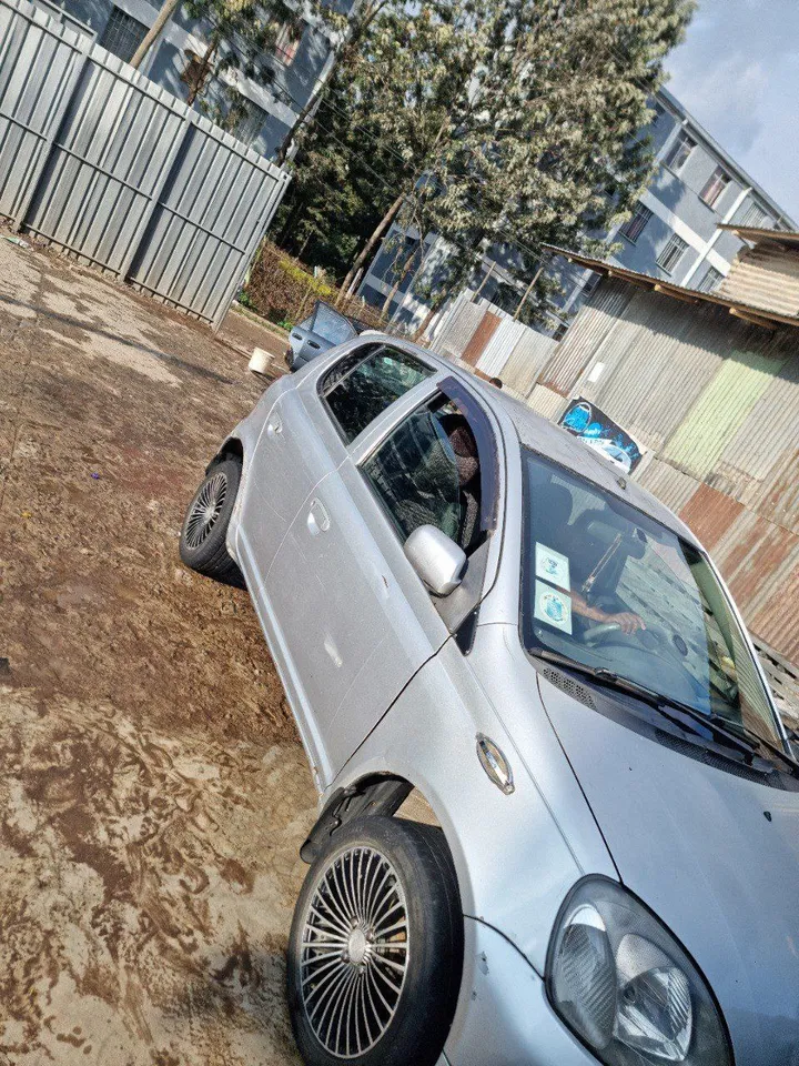 Toyota Vitz 2001 Automatic – photo 3