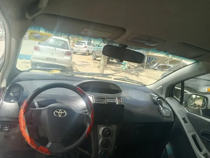 Toyota Yaris Compact 2010 Automatic – photo 6