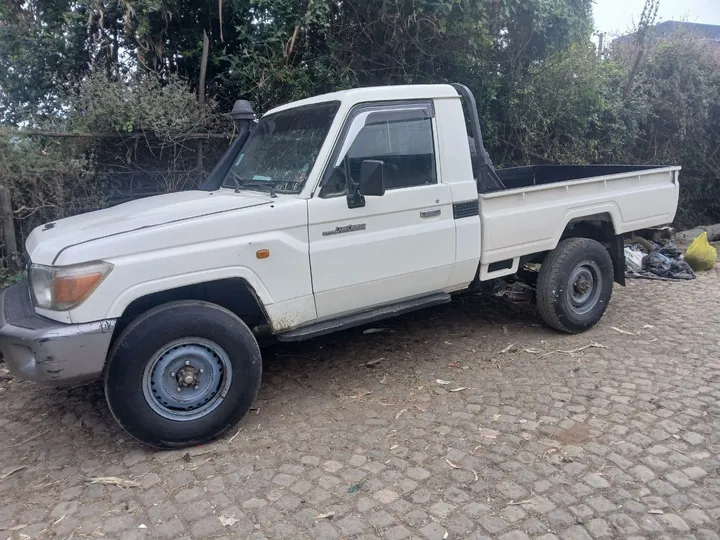 Toyota Land Cruiser Single Cab 2010 – photo 3