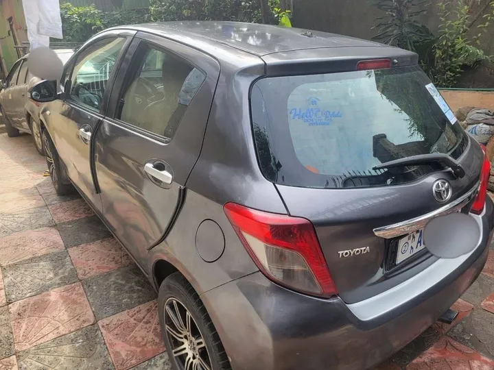 Toyota Yaris Compact 2012 Automatic – photo 5