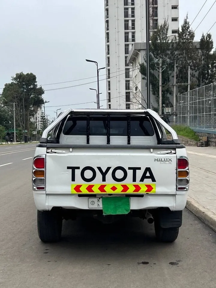 Toyota Hilux Double Cab – photo 3
