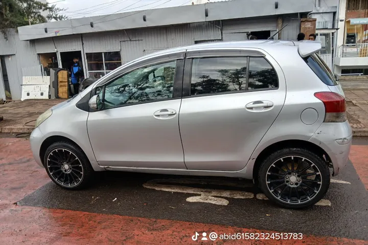 Toyota Yaris Compact 2010 Automatic – photo 7
