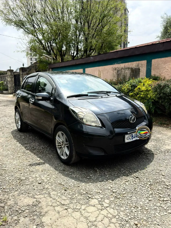 Toyota Yaris Compact 2010 – photo 5