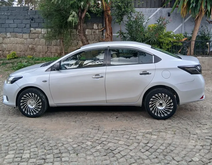 Toyota Yaris Sedan 2014 Automatic – photo 5