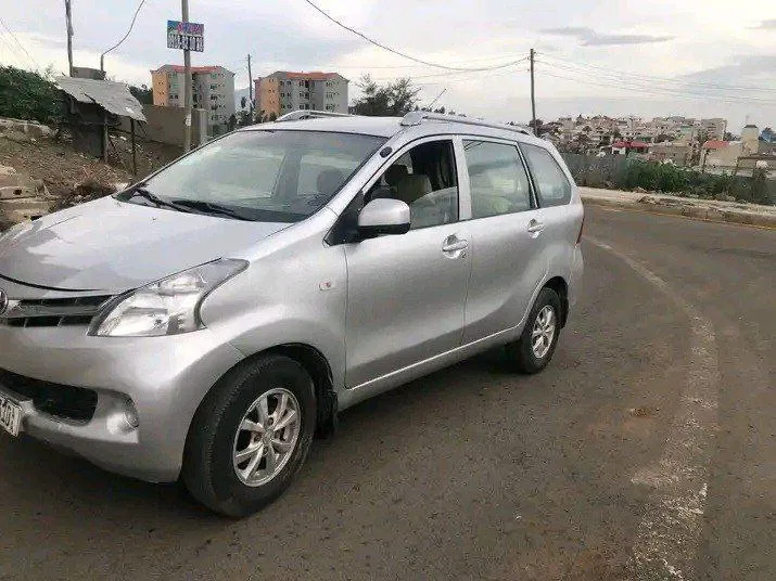 Toyota Avanza 2012 Automatic – photo 3