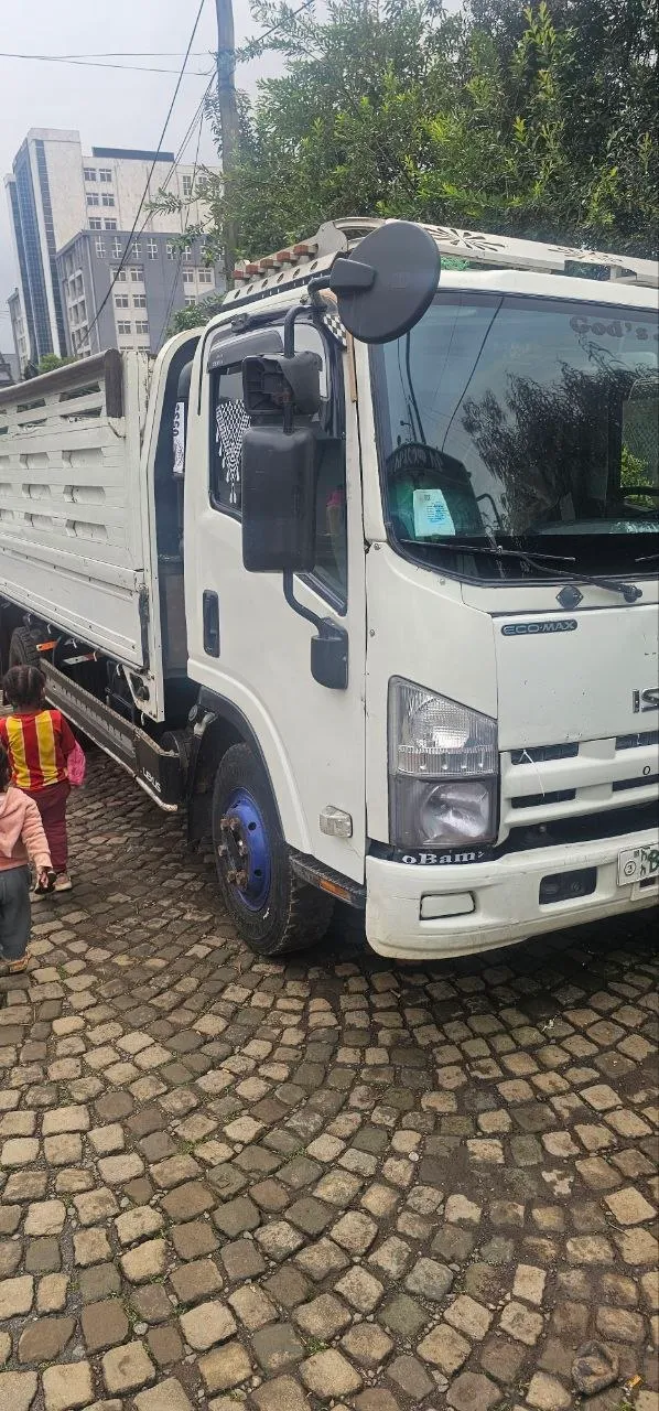 2021 Isuzu Cargo Truck – photo 3