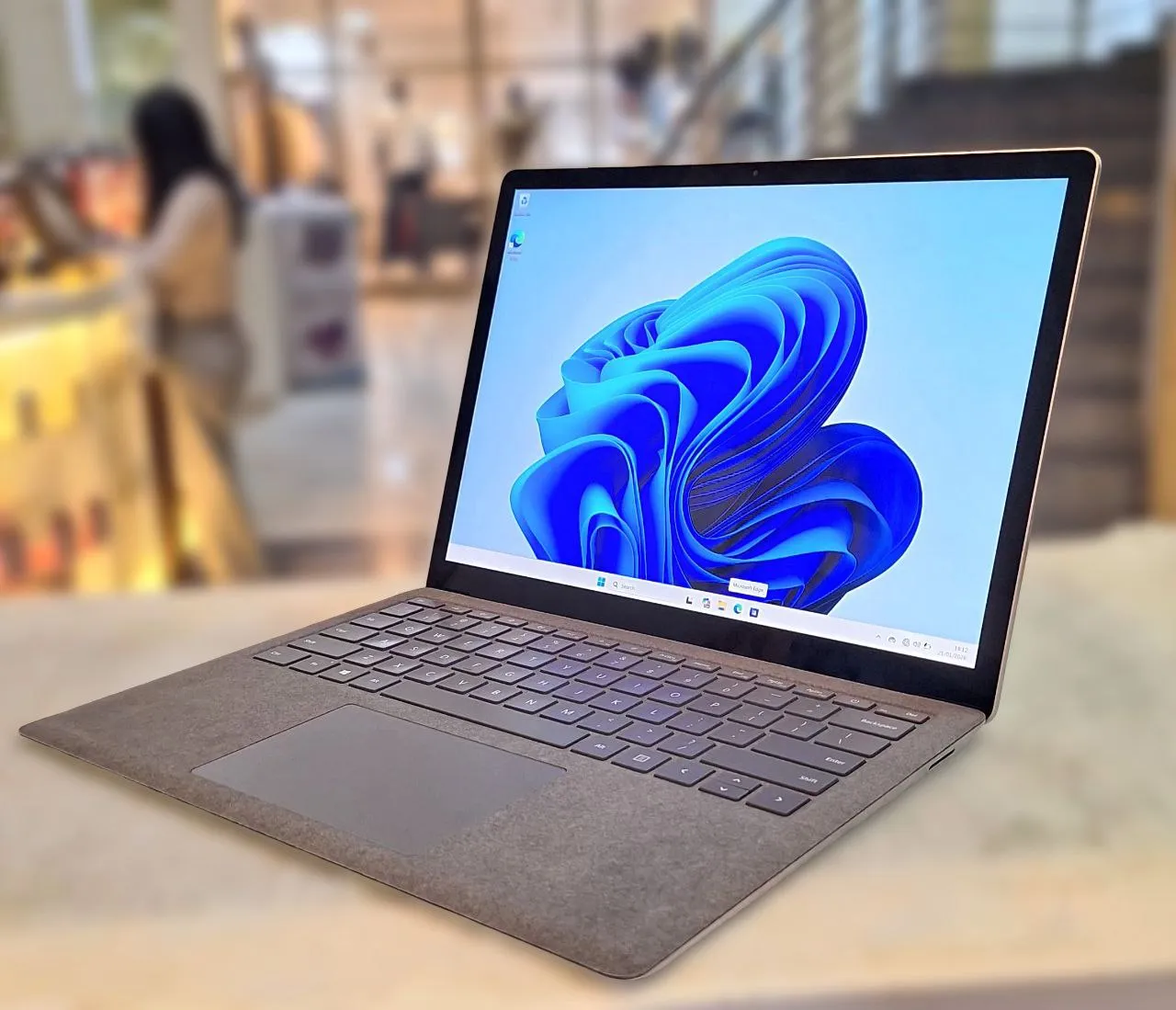Microsoft Surface i7 Touch Laptop – photo 4