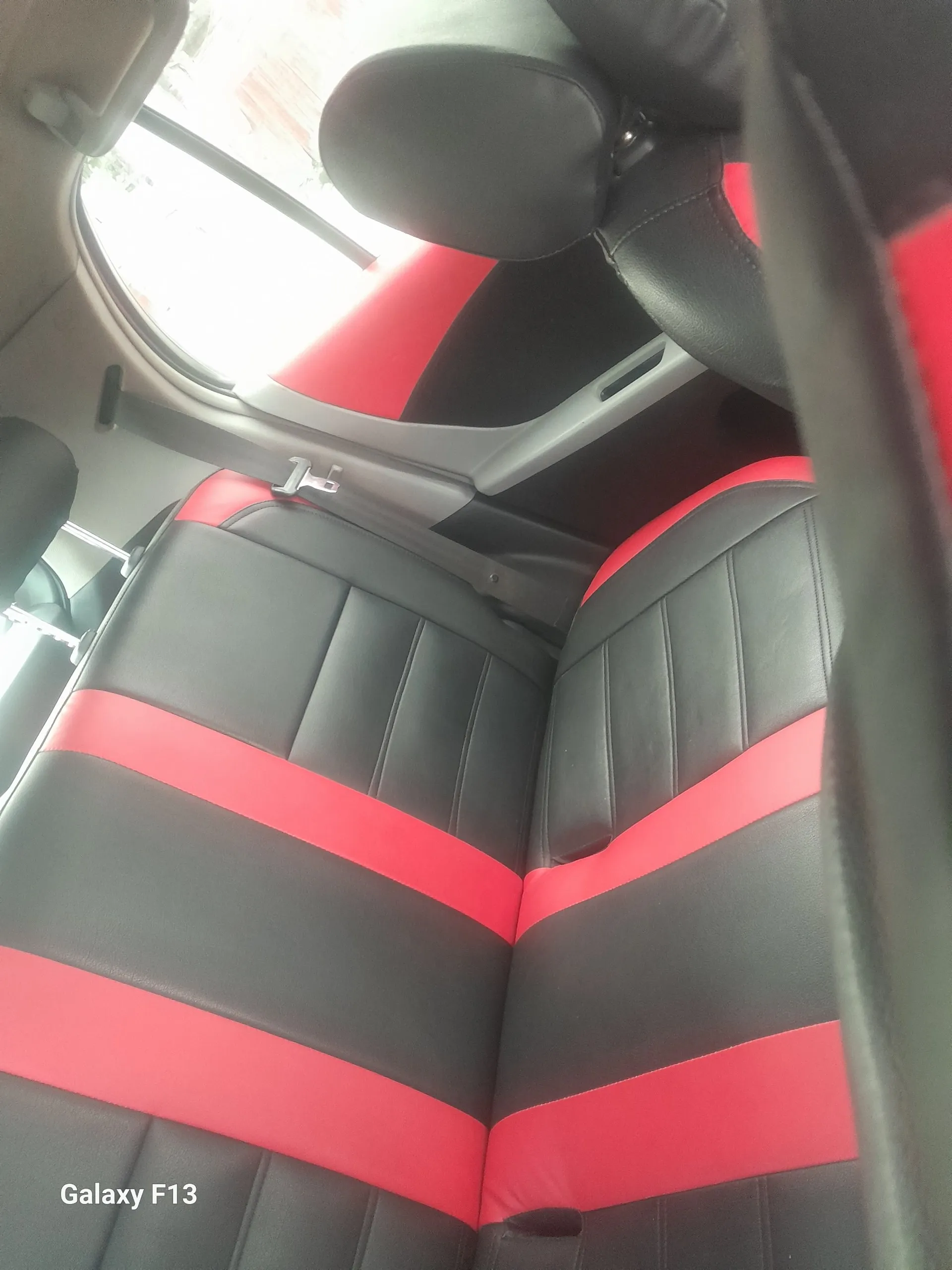 Toyota Yaris Compact 2010 Automatic – photo 3