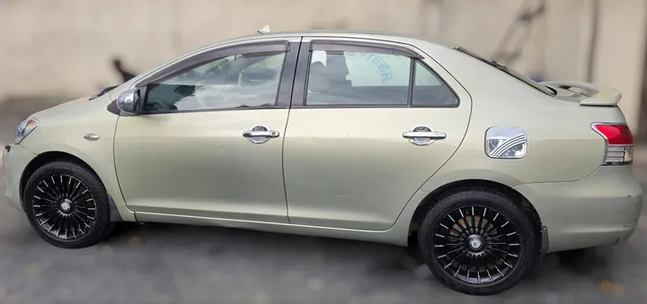 Toyota Yaris Belta 2009 – photo 3