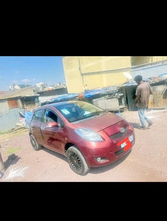 Toyota Yaris Compact 2010 – photo 3