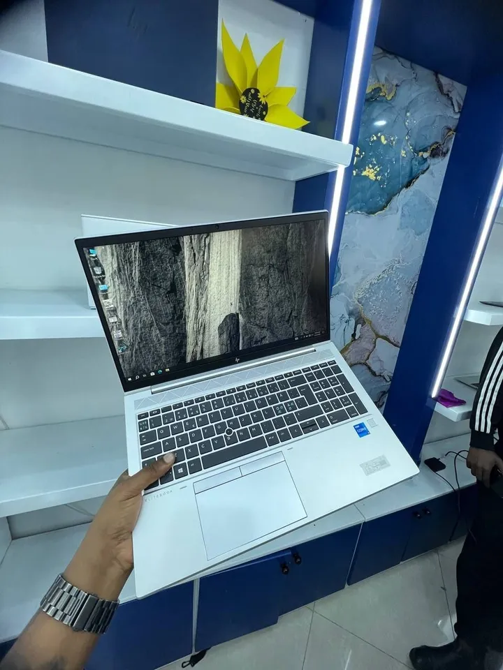 HP EliteBook 850 G8 i5 – photo 3