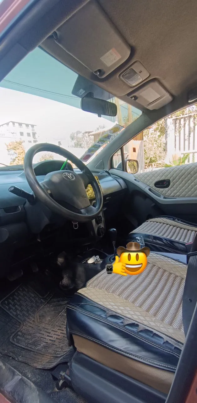 Toyota Yaris Compact 2010 – photo 4