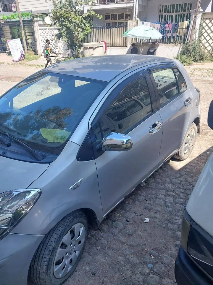 Toyota Yaris Compact 2009 Manual – photo 3