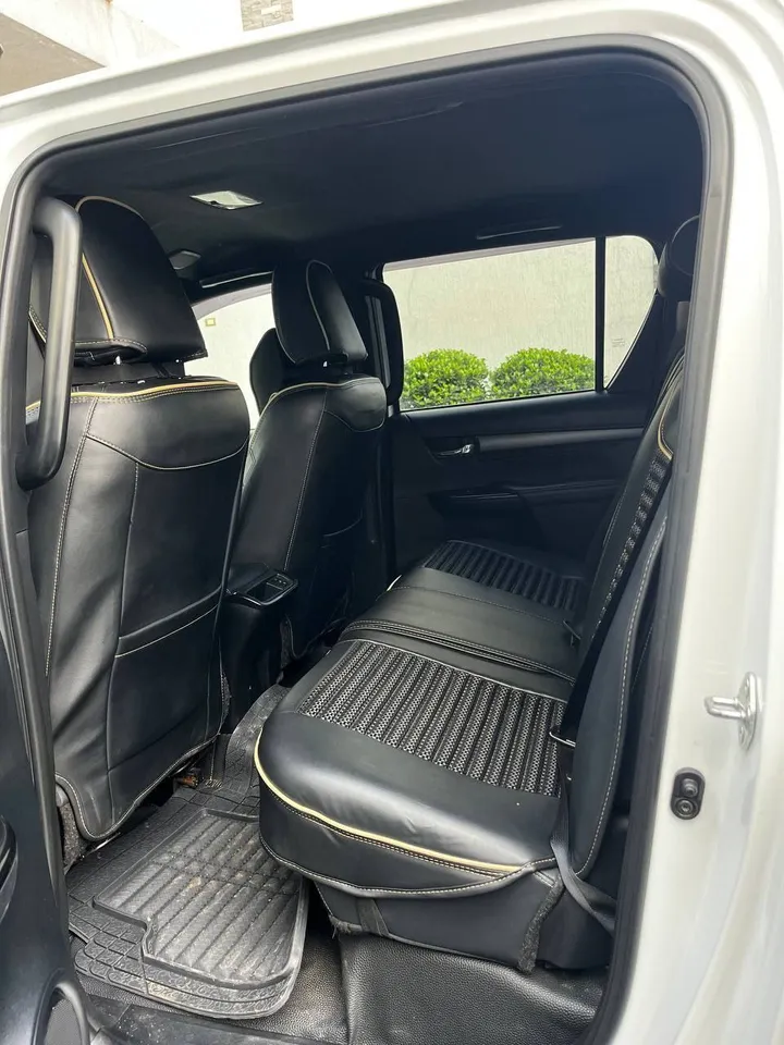 Toyota Hilux Invincible 2022 Pickup – photo 5
