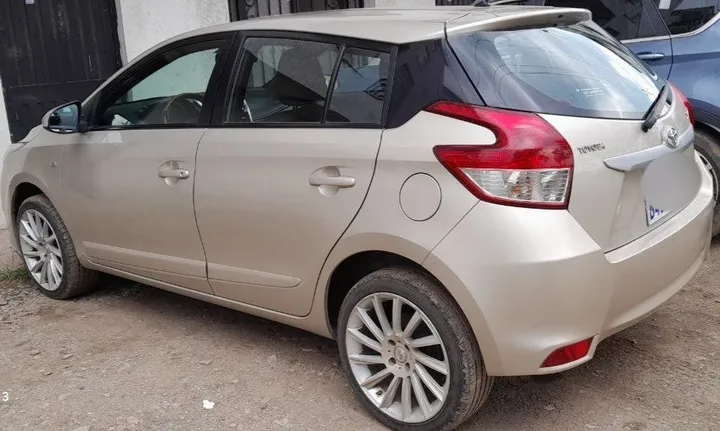 Toyota Yaris Compact 2015 Automatic – photo 3