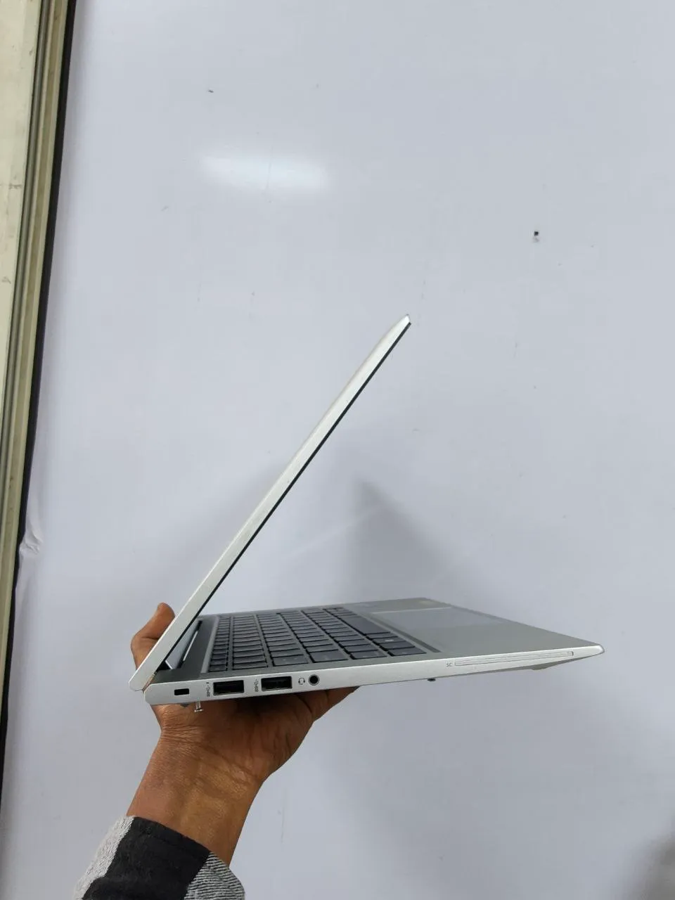 HP Elitebook 830 G8 Laptop – photo 3