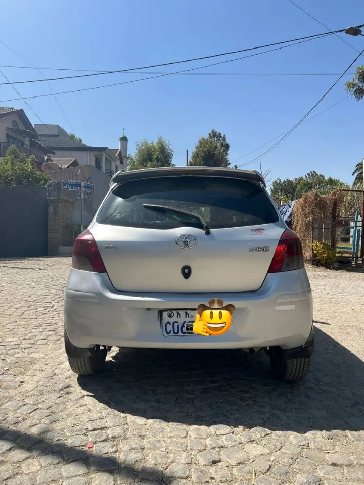 Toyota Yaris Compact 2010 Automatic – photo 3