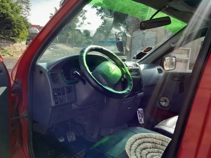 Toyota D4D 2006 Manual Van – photo 5