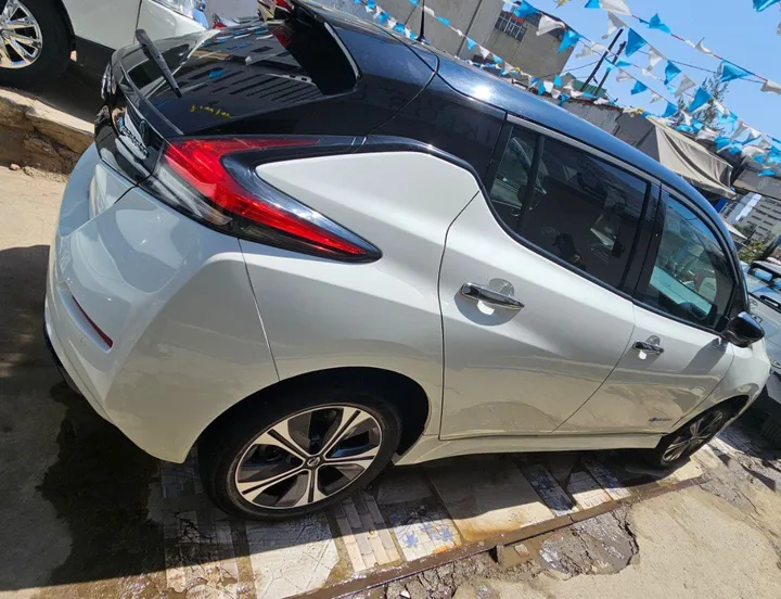 2022 Nissan Leaf Luxury Electric – photo 5