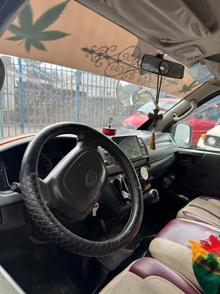 2010 Toyota Hiace Van – photo 3
