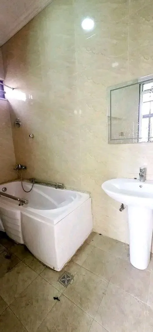 Modern 5-Bedroom Villa in Summit – photo 6