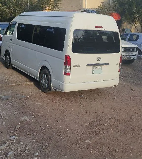 Toyota Hiace Highroof GL 2015 – photo 3