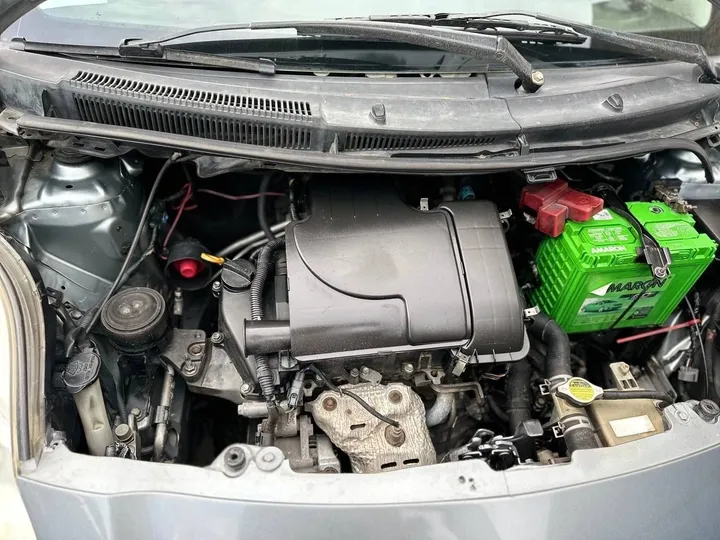 Toyota Yaris Compact 2010 – photo 5