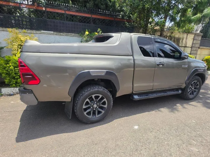 Toyota Hilux Invincible 2021 – photo 5