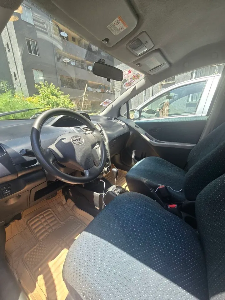 Toyota Compact Yaris 2008 Automatic – photo 6