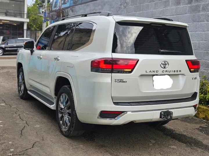 Toyota Land Cruiser 300 VXR 2023 – photo 3