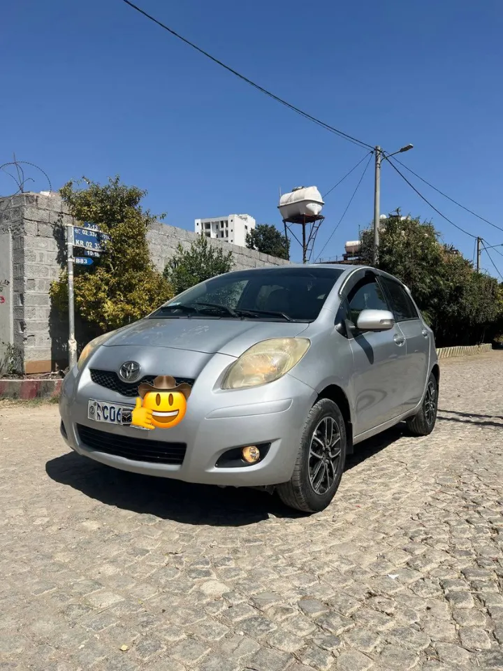 Toyota Yaris Compact 2010 Automatic – photo 6