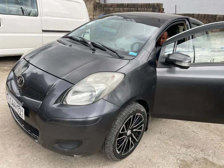 Toyota Yaris Compact 2008 Automatic – photo 3