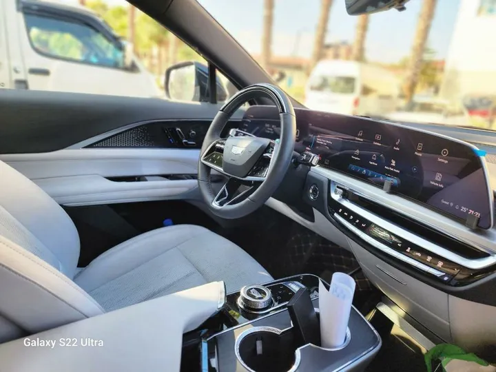 2023 Cadillac Lyriq 450E – photo 6