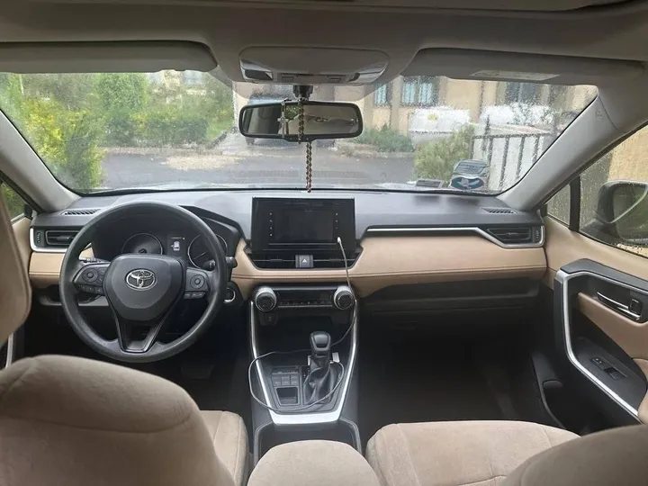 Toyota RAV4 2022 Silver Automatic – photo 3