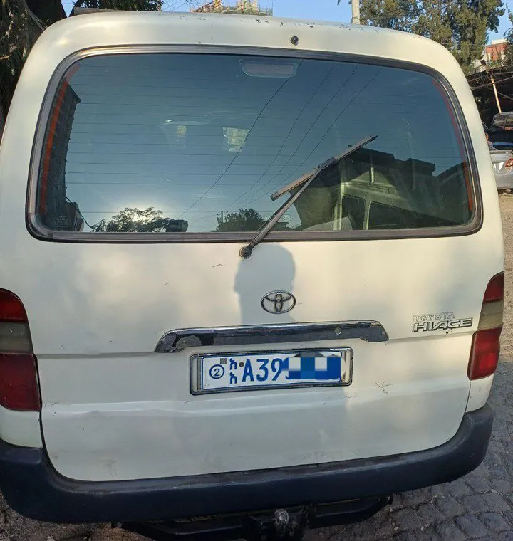 Toyota Hiace Dolphin Half Van – photo 3