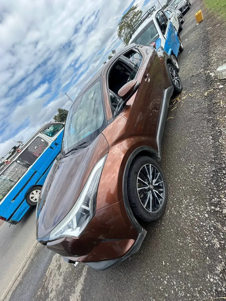 Toyota C-HR AWD 2017 – photo 4