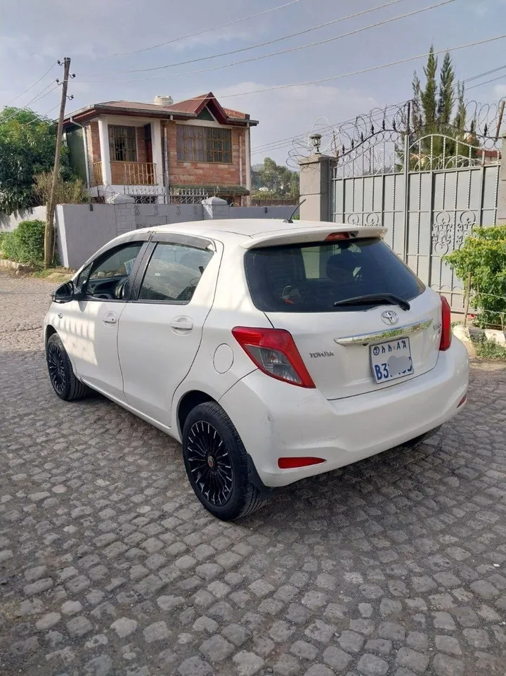 Toyota Yaris 2014 Automatic – photo 4