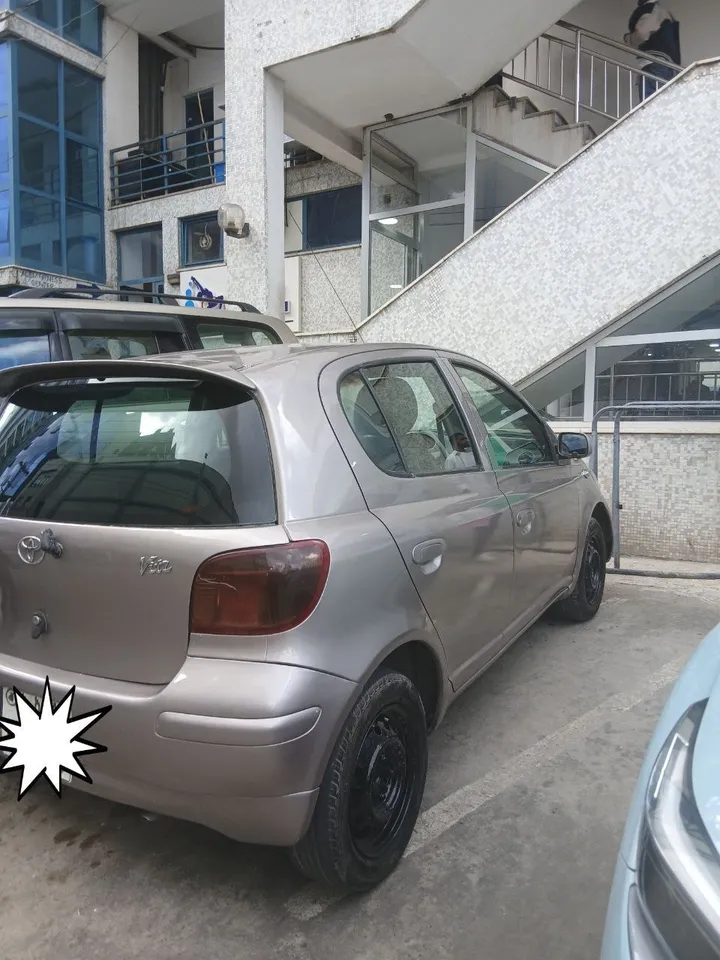 Toyota Vitz 2002 Automatic – photo 3