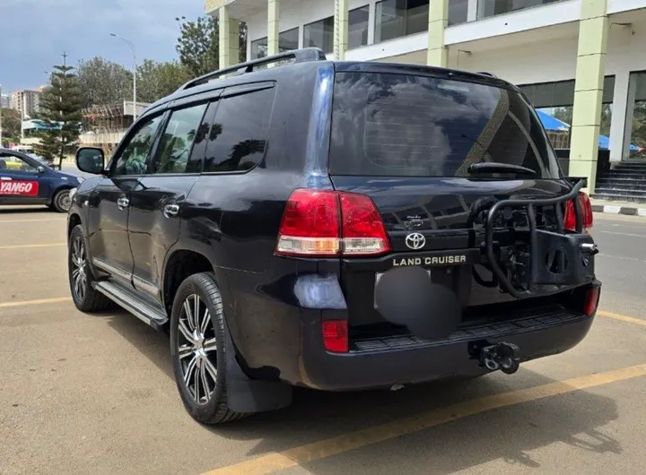 Toyota Land Cruiser V8 2010 – photo 3