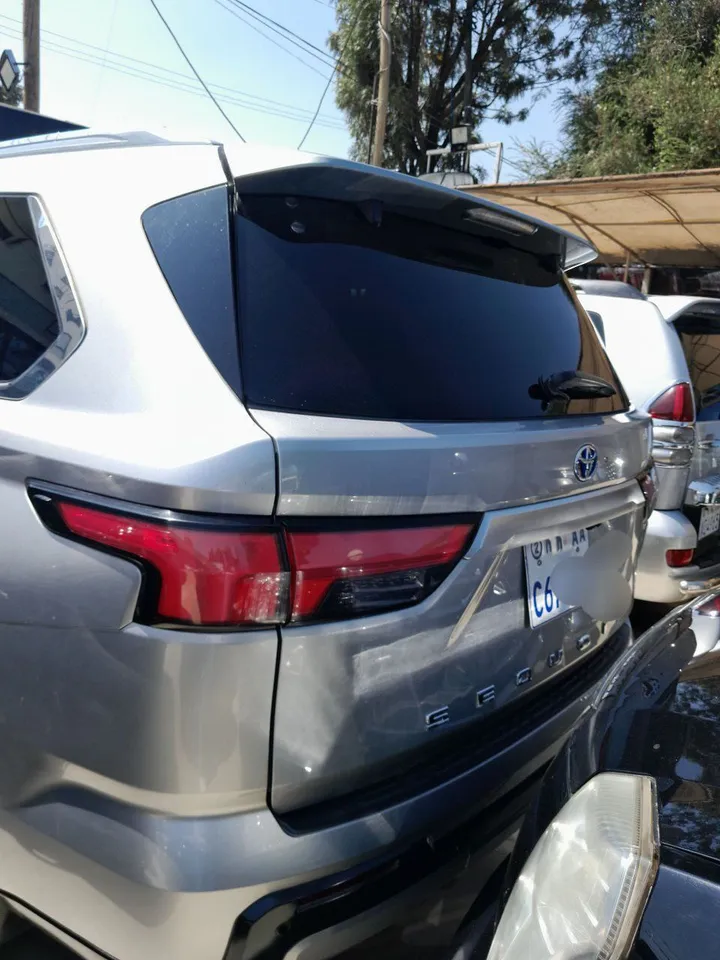 Toyota Sequoia Hybrid 2023 – photo 3
