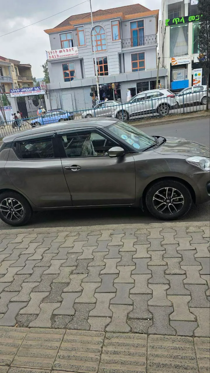 Suzuki Swift 2022 Automatic – photo 4