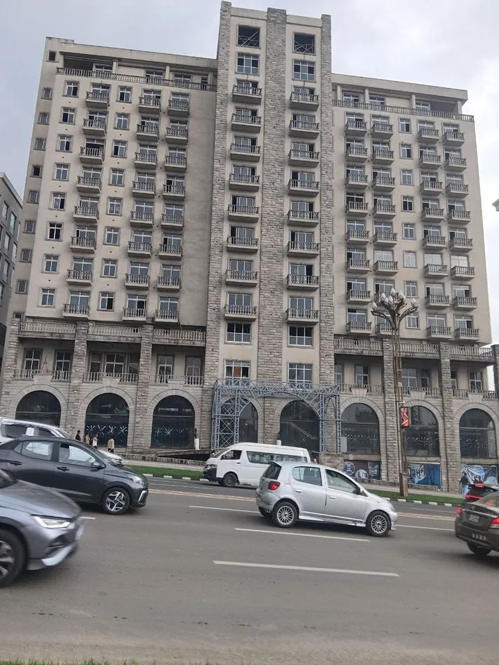 Modern G+11 Building Piassa Adwa – photo 3